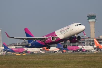 Photo of aircraft HA-LWT operated by Wizz Air