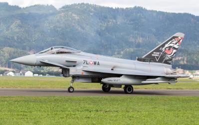 Photo of aircraft 7L-WA operated by Austrian Air Force