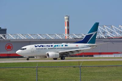Photo of aircraft C-GWCT operated by WestJet
