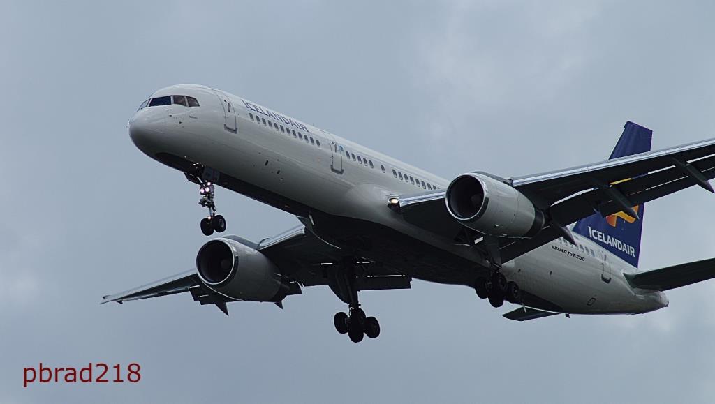 Photo of aircraft TF-FIW operated by Icelandair