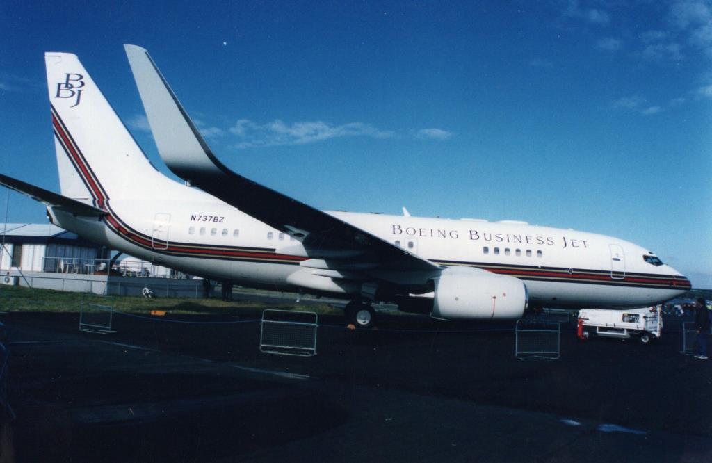 Photo of aircraft N737BZ operated by Boeing
