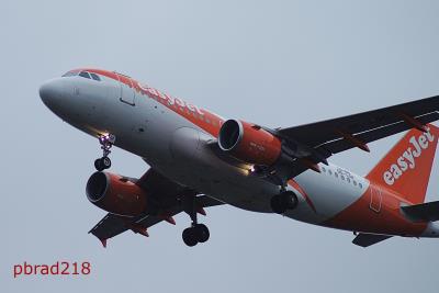 Photo of aircraft OE-LQF operated by easyJet Europe