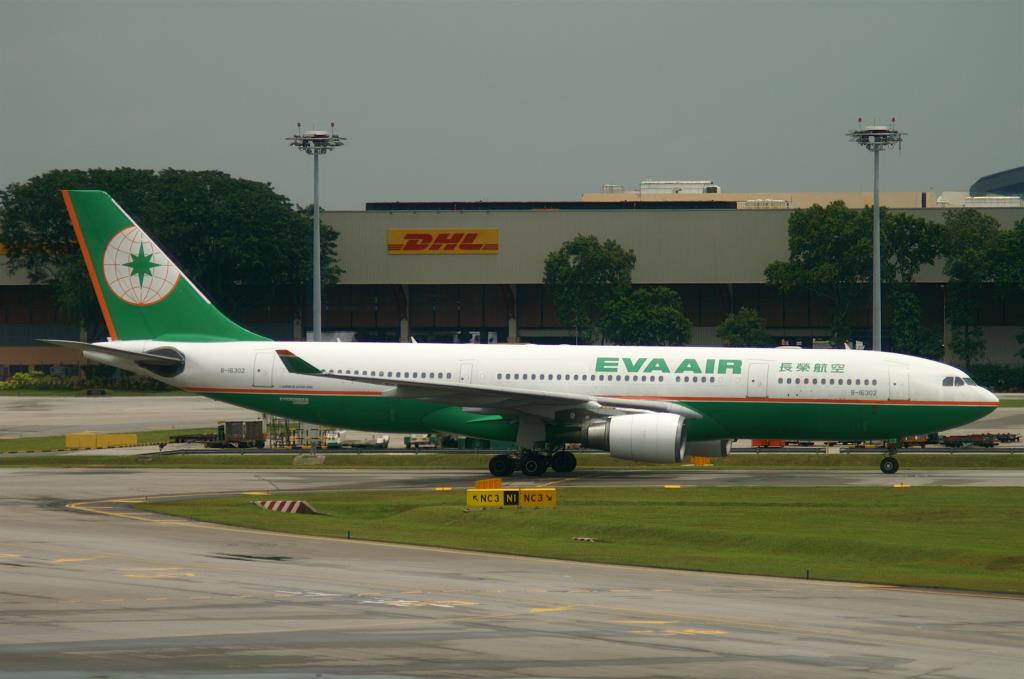 Photo of aircraft B-16302 operated by EVA Air