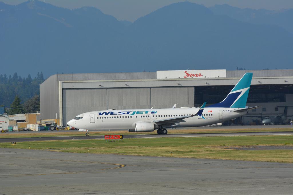 Photo of aircraft C-GWSX operated by WestJet