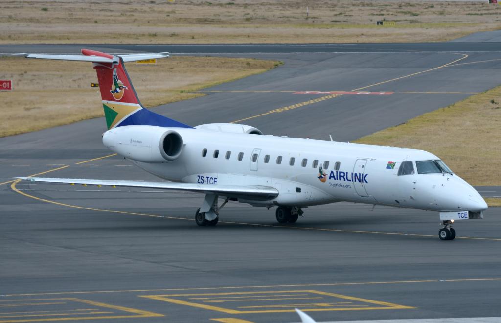 Photo of aircraft ZS-TCE operated by South African Airlink