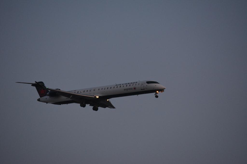 Photo of aircraft C-GJZS operated by Air Canada Express