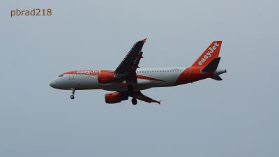 Image of aircraft registration G-EZTA - A A320-214 operated by easyJet