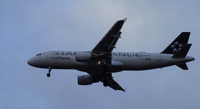 Image of aircraft registration D-AIZM - A A320-214 operated by Lufthansa