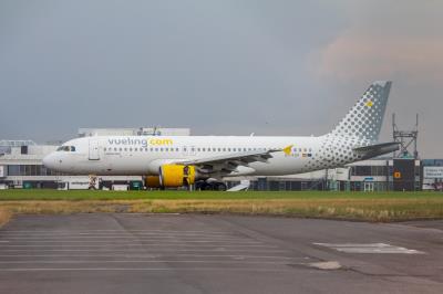 Photo of aircraft EC-KDH operated by Vueling