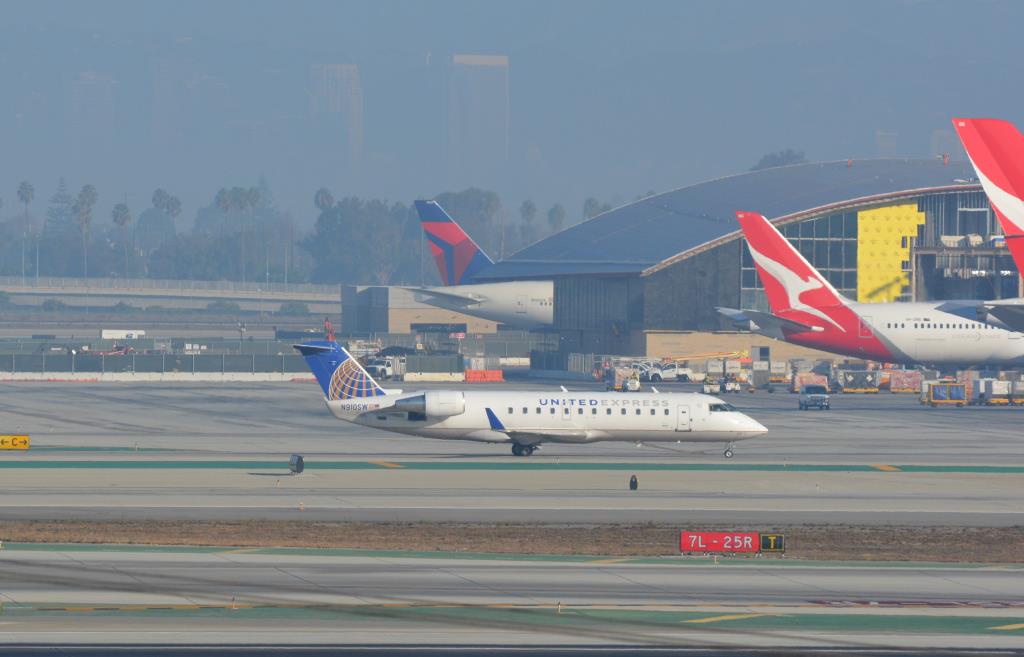 Photo of aircraft N910SW operated by SkyWest Airlines