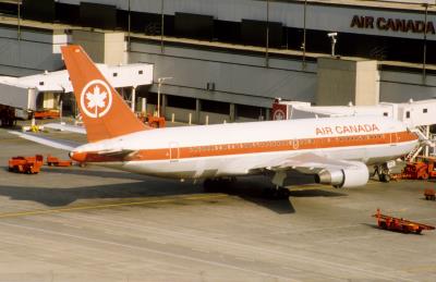 Photo of aircraft C-GAUB operated by Air Canada