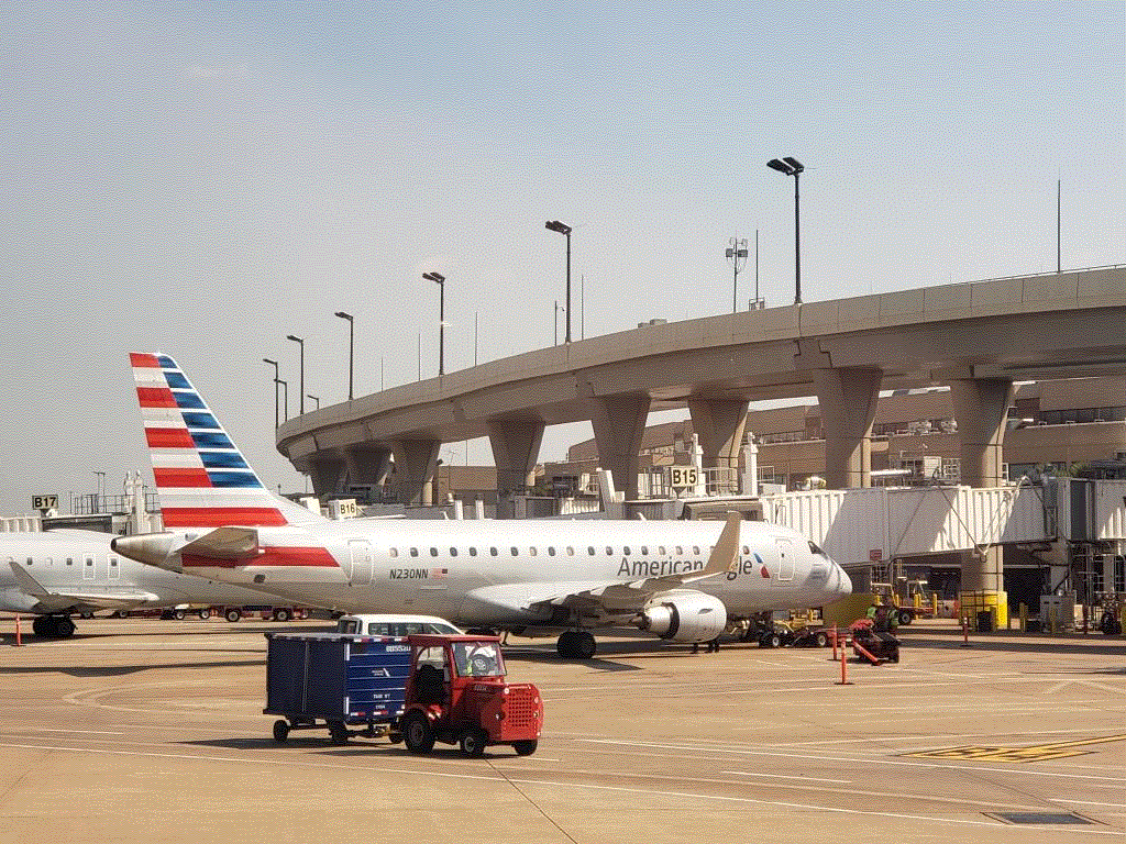 Photo of aircraft N230NN operated by American Eagle