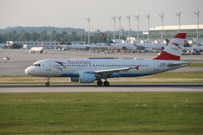 Photo of aircraft OE-LBU operated by Austrian Airlines