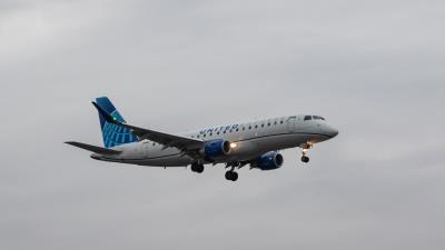 Photo of aircraft N762YX operated by United Express