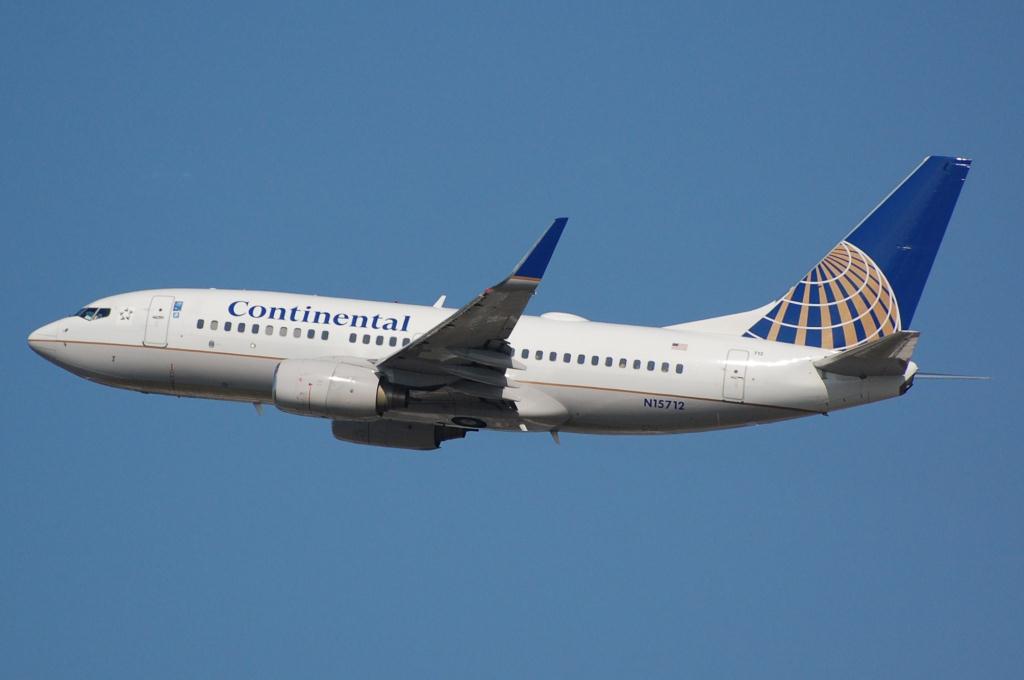 Photo of aircraft N15712 operated by Continental Air Lines