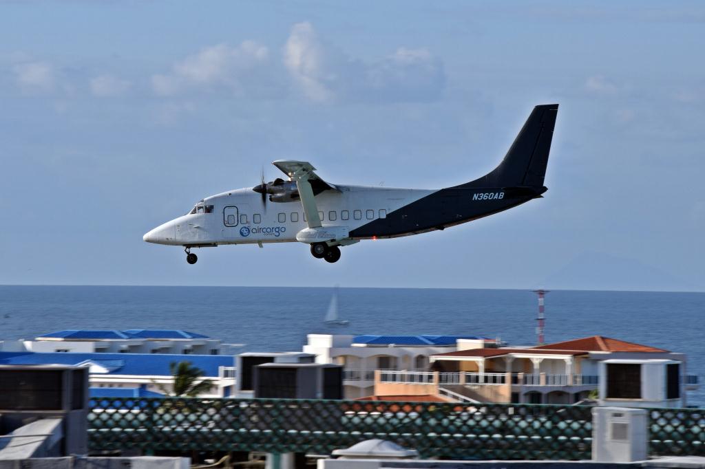 Photo of aircraft N360AB operated by Air Cargo Carriers