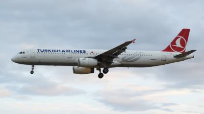 Photo of aircraft TC-JSD operated by Turkish Airlines