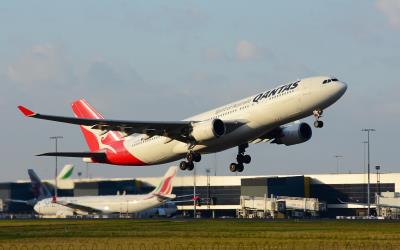 Photo of aircraft VH-EBK operated by Qantas