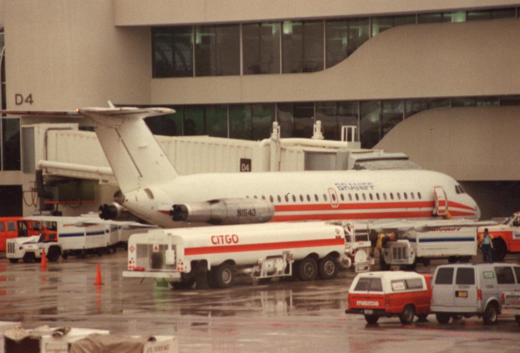 Photo of aircraft N1543 operated by Braniff International Airways