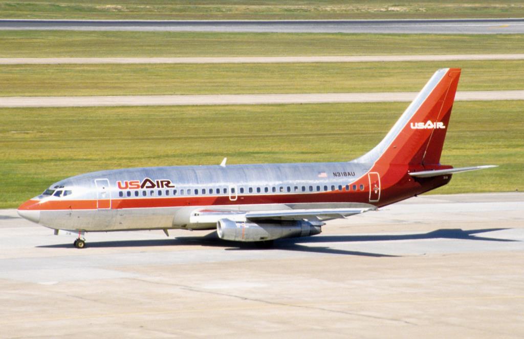 Photo of aircraft N318AU operated by US Air