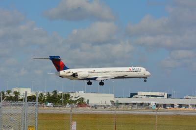 Image of aircraft registration N925DN - A MD-90-30 operated by Delta Air Lines
