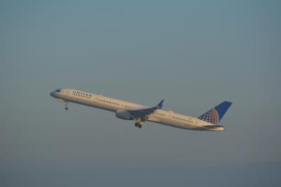Photo of aircraft N57870 operated by United Airlines