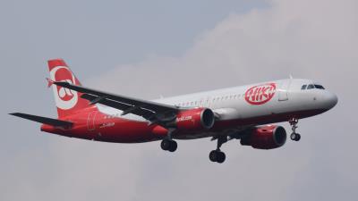 Image of aircraft registration D-ABHH - A A320-214 operated by Air Berlin