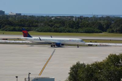 Photo of aircraft N357DN operated by Delta Air Lines