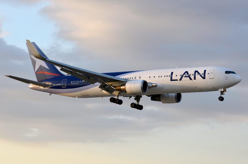 Photo of aircraft CC-CXG operated by LAN Airlines