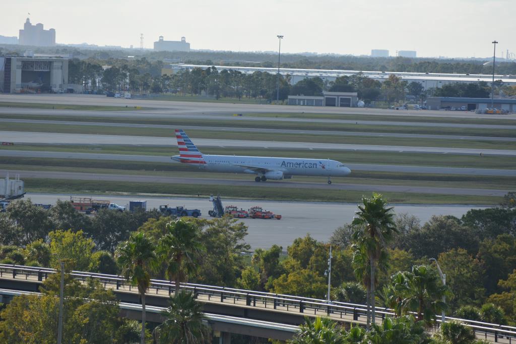 Photo of aircraft N556UW operated by American Airlines