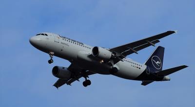 Image of aircraft registration D-AIZO - A A320-214 operated by Lufthansa