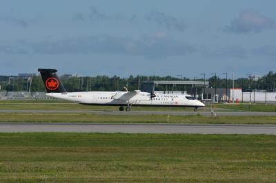 Image of aircraft registration C-GGAH - A DHC-8-402Q operated by Air Canada Express