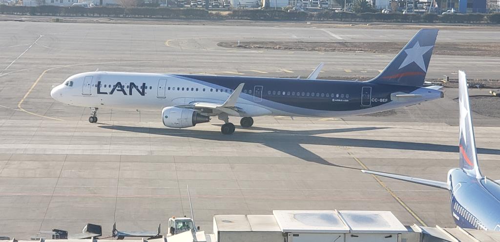 Photo of aircraft CC-BEF operated by LATAM Airlines Chile