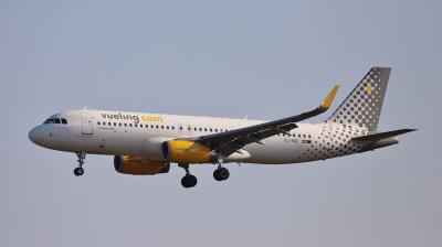Image of aircraft registration EC-MQE - A A320-232(WL) operated by Vueling