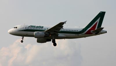 Photo of aircraft EI-IMN operated by Alitalia