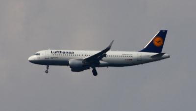 Photo of aircraft D-AIZW operated by Lufthansa