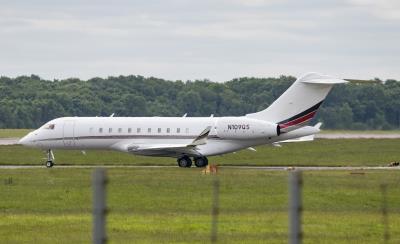 Photo of aircraft N109QS operated by NetJets