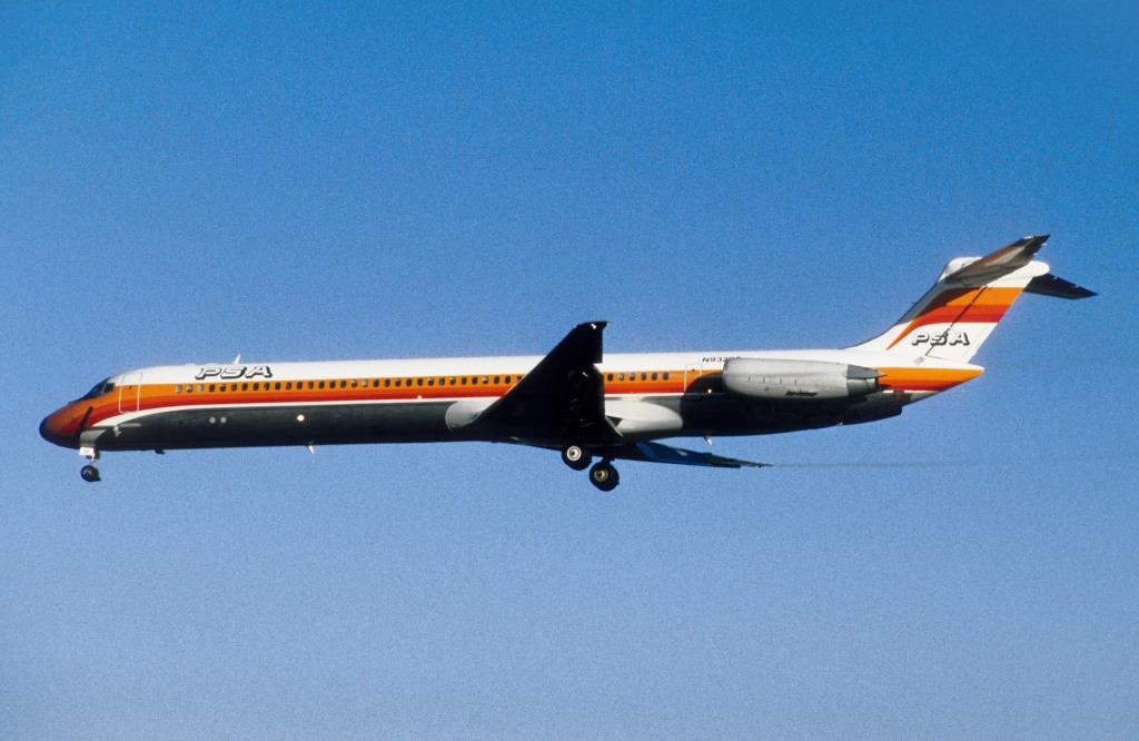 Photo of aircraft N932PS operated by PSA