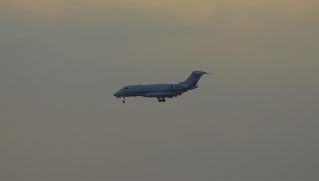 Photo of aircraft N757QS operated by NetJets