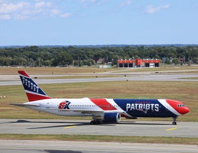 Photo of aircraft N36NE operated by New England Patriots