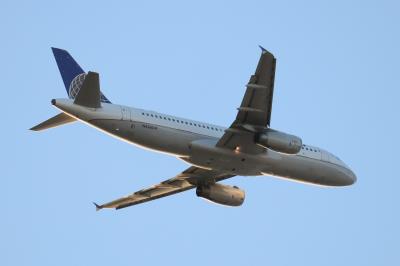 Photo of aircraft N466UA operated by United Airlines