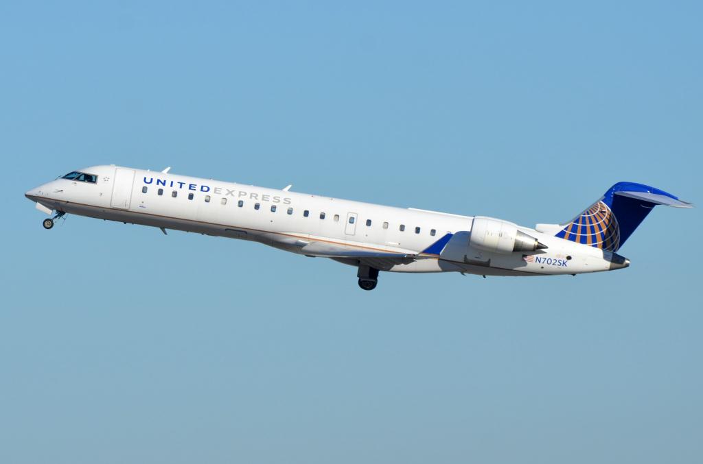 Photo of aircraft N702SK operated by United Express