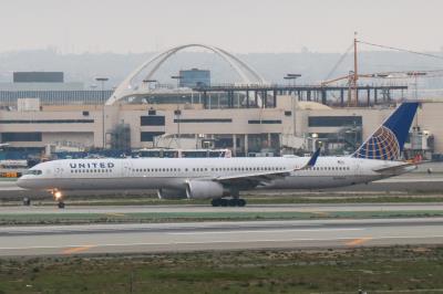 Image of aircraft registration N57864 - A 757-33N(WL) operated by United Airlines