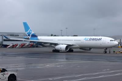Photo of aircraft C-GUBO operated by Air Transat