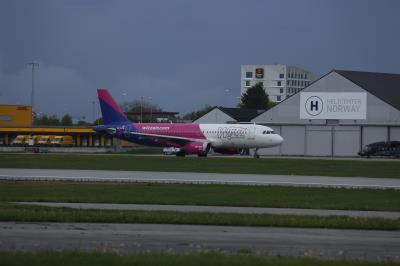 Photo of aircraft HA-LPW operated by Wizz Air