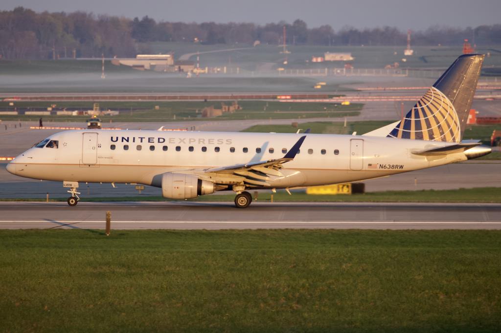 Photo of aircraft N638RW operated by United Express