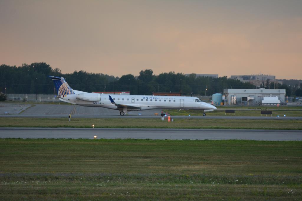 Photo of aircraft N18114 operated by United Express