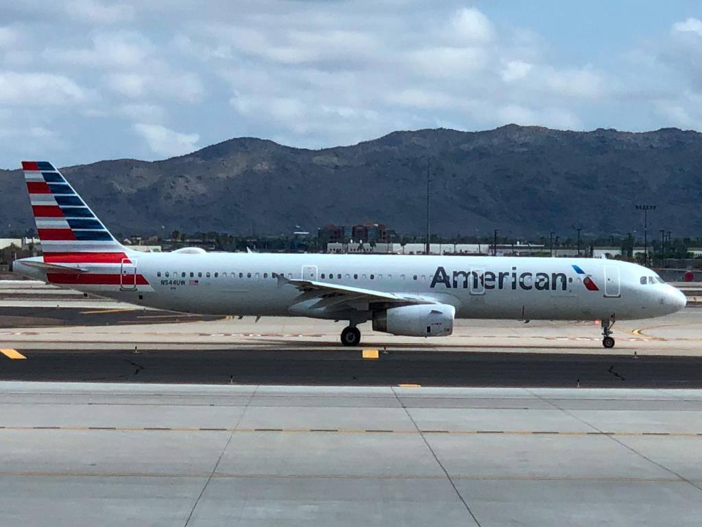 Photo of aircraft N544UW operated by American Airlines