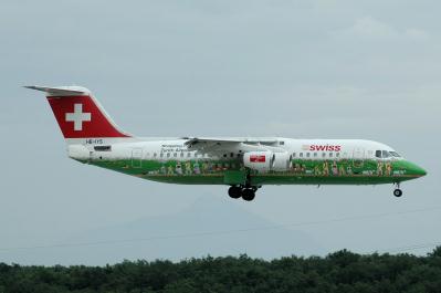 Photo of aircraft HB-IYS operated by Swiss
