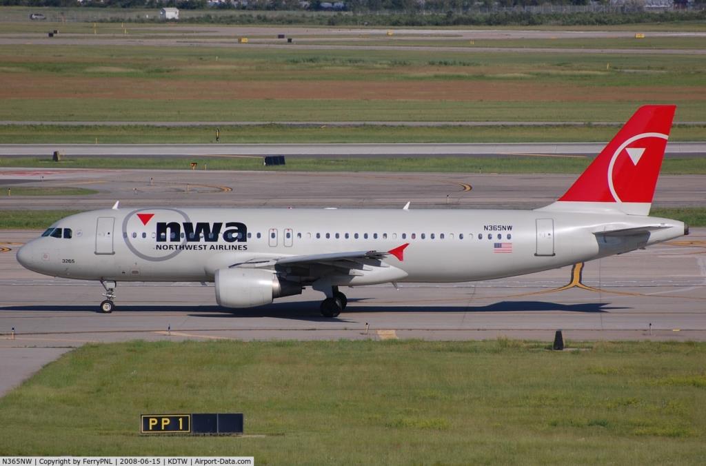 Photo of aircraft N365NW operated by Northwest Airlines